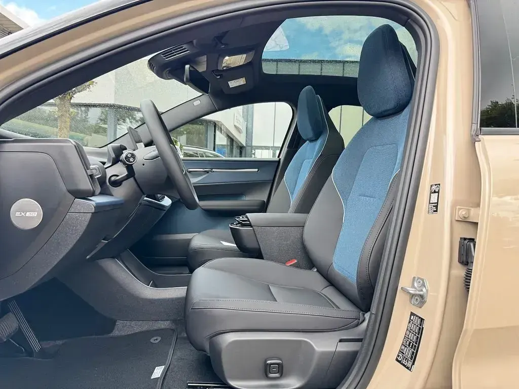 Neu Volvo EX30 CC Performance 314 kW (428 PS) 2026 Beige SUV