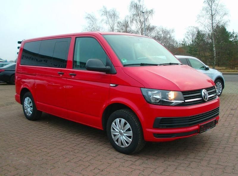 Gebraucht VW Multivan Trendline 150 PS (110 kW) 2019 Rot Van