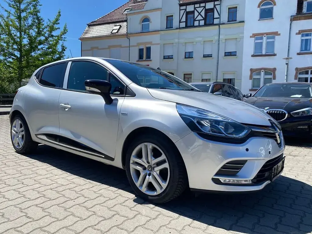Gebraucht Renault Clio IV LIMITED 90 PS (66 kW) 2019 Silber Limousine