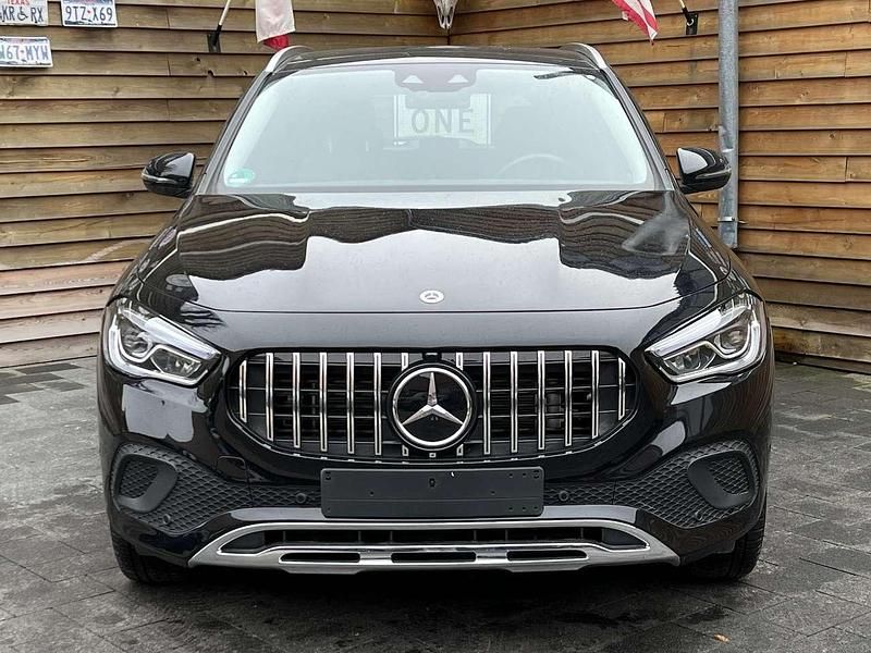 Gebraucht Mercedes GLA250 218 PS (160 kW) 2022 Kosmosschwarz SUV