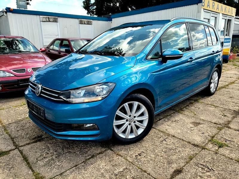 Blau Gebraucht 2018 VW Touran Comfortline Van / Kleinbus | 18.999 € (Guter Preis) - Bild 1/4
