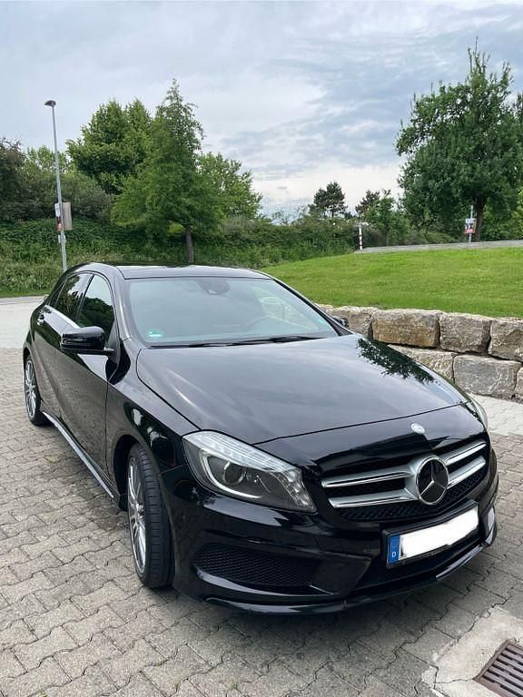 Schwarz Gebraucht 2013 Mercedes A180 AMG line Limousine | 10.200 € (Fairer Preis) - Bild 1/4