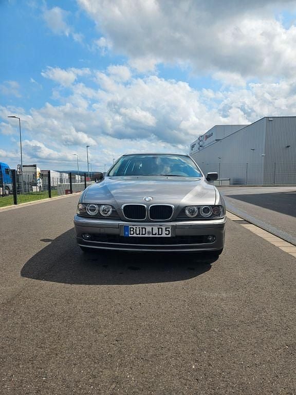 Grau Gebraucht 2003 BMW 530 Kombi | 2.450 € (Superpreis) - Bild 1/4