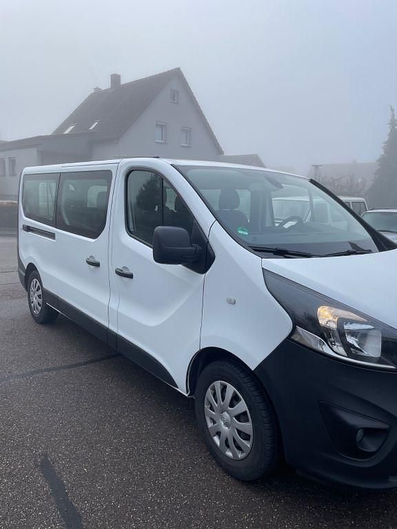 Gebraucht Opel Vivaro 121 PS (88 kW) 2019 Weiß Van / Kleinbus