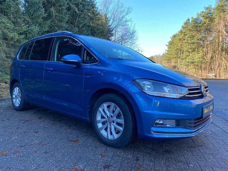 Gebraucht VW Touran Highline 150 PS (110 kW) 2017 Caribbean blue Van / Kleinbus