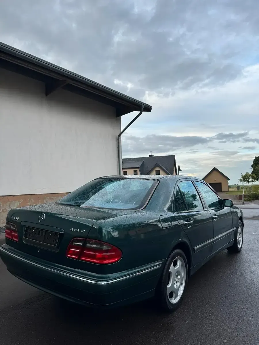 Gebraucht Mercedes E430 Avantgarde 279 PS (205 kW) 2001 Grün Limousine