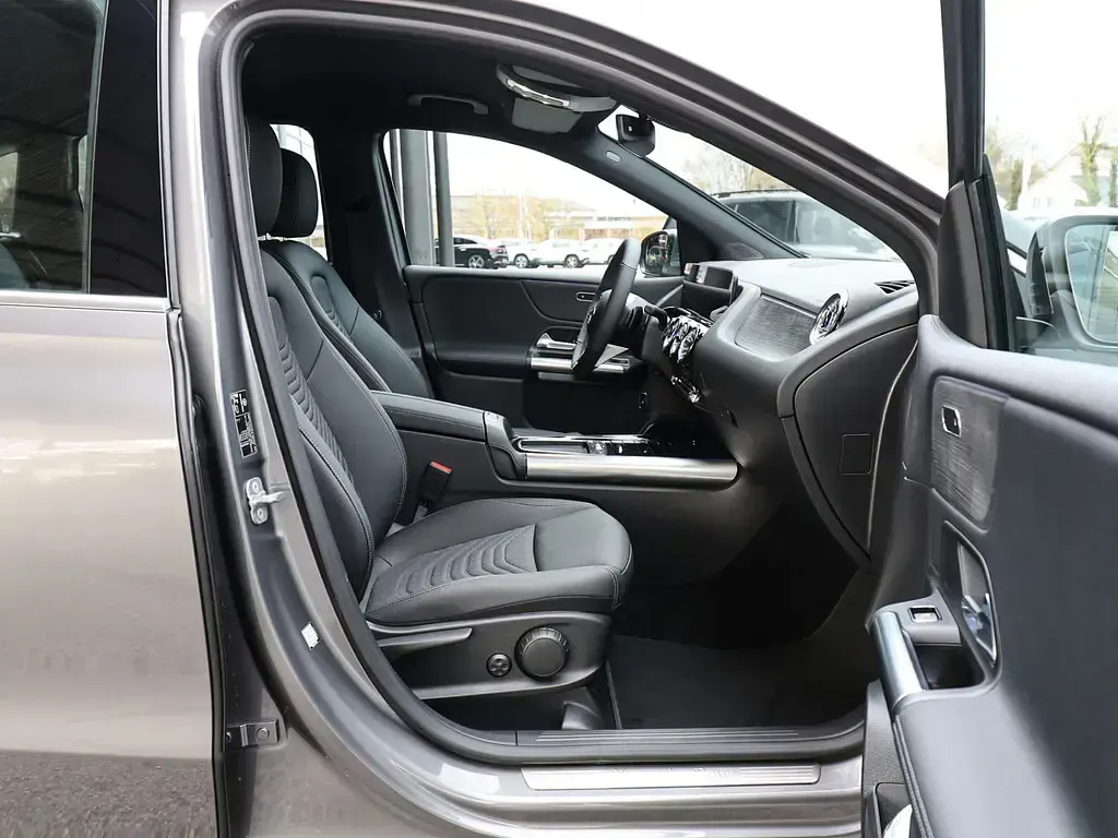 Gebraucht Mercedes B180 Advanced Plus 136 PS (100 kW) 2026 Grau / mountaingrau Kleinwagen