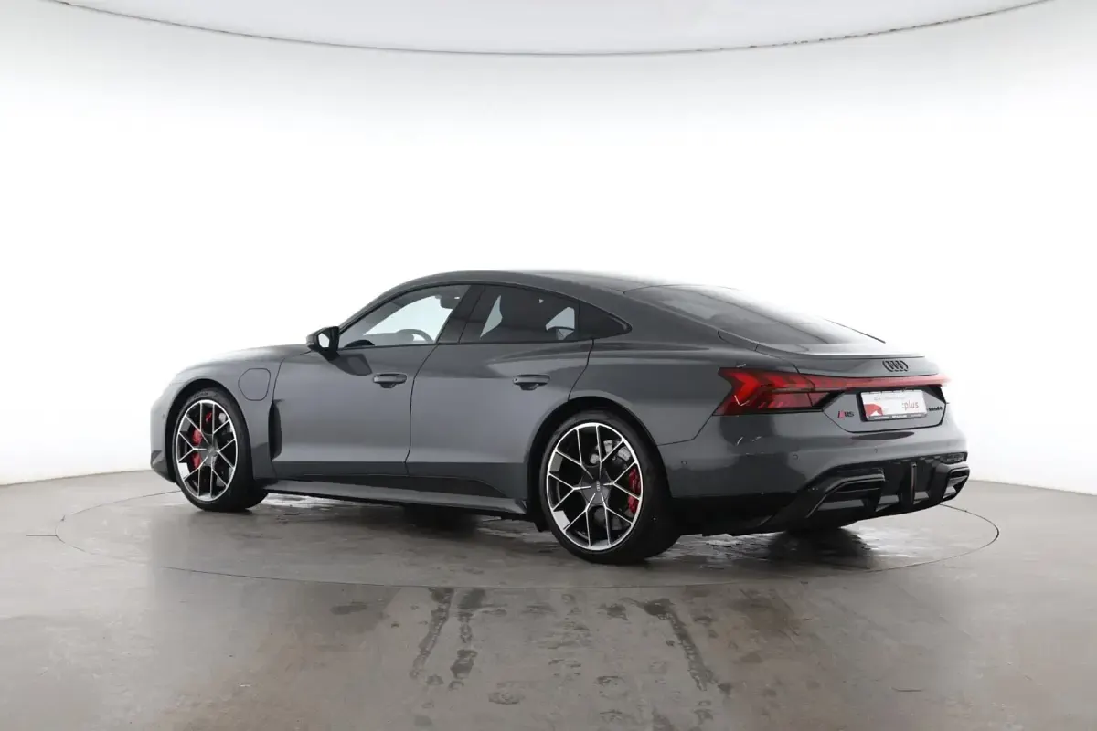 Gebraucht Audi e-tron GT quattro Sport 570 kW (775 PS) 2024 Nimbusgrau perleffekt Limousine