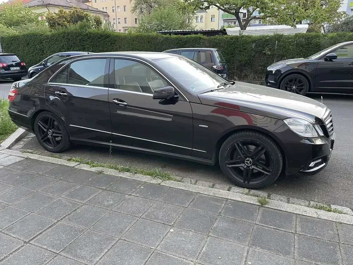 Gebraucht Mercedes E350 Avantgarde 231 PS (169 kW) 2009 Braun Limousine