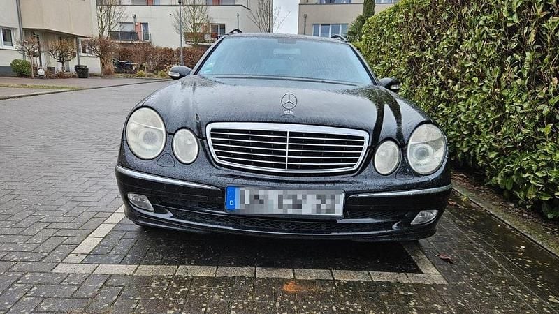 Gebraucht Mercedes E320 Avantgarde 224 PS (164 kW) 2003 Schwarz Limousine