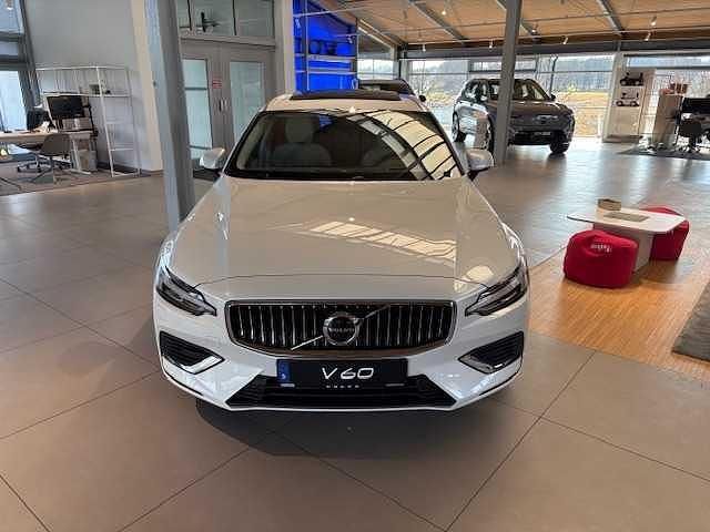 Gebraucht Volvo V60 Ultra 455 PS (334 kW) 2025 Crystal white pearl / metallic Kombi