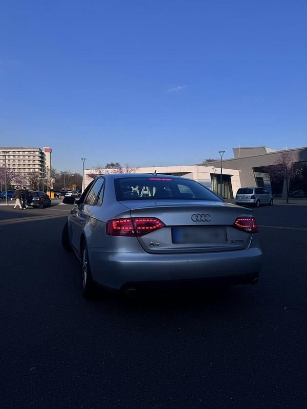 Gebraucht Audi A4 Attraction 190 PS (139 kW) 2012 Silber Limousine