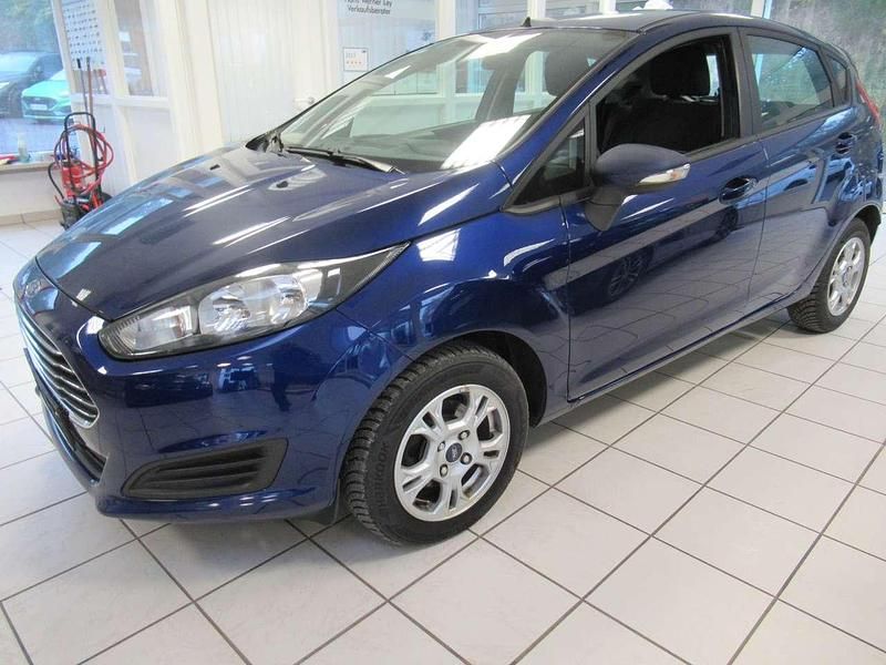 Blau Gebraucht 2014 Ford Fiesta Titanium Kleinwagen | 5.750 € (Fairer Preis) - Bild 1/4