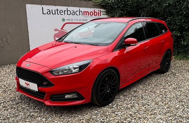 Rot Gebraucht 2015 Ford Focus ST Kombi | 12.790 € (Guter Preis) - Bild 1/4