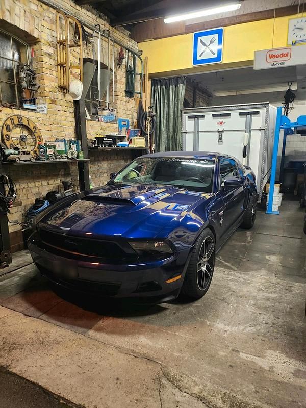 Second-hand Ford Mustang 330 CP (242 kW) 2010 Albastru Coupe