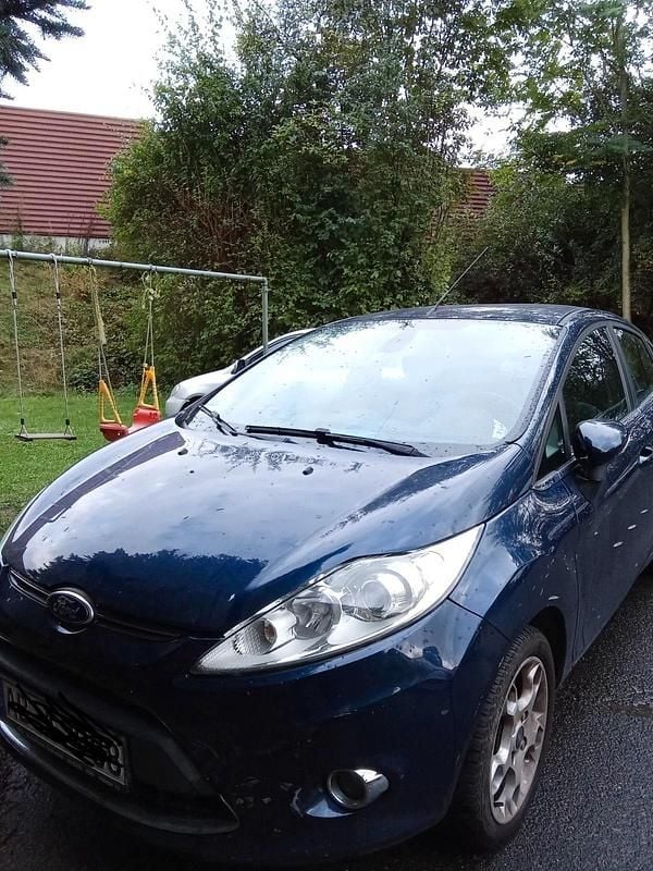 Gebraucht Ford Fiesta 97 PS (71 kW) 2011 Blau Kleinwagen