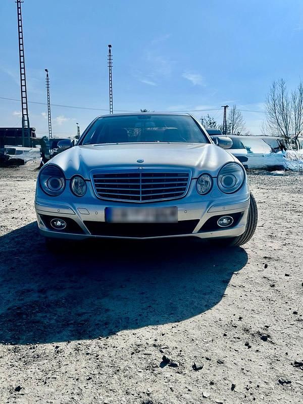 Gebraucht Mercedes E320 Elegance 225 PS (165 kW) 2008 Silber Limousine