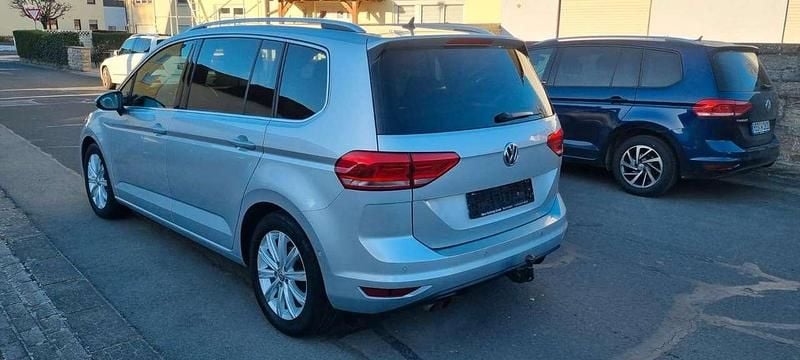 Gebraucht VW Touran Highline 150 PS (110 kW) 2017 Silber Van / Kleinbus