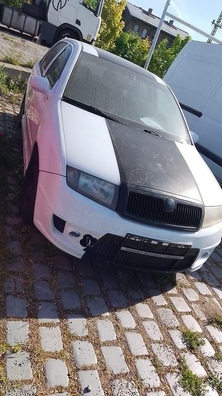 Weiß Gebraucht 2004 Skoda Fabia Kleinwagen | 500 € (Superpreis) - Bild 1/4