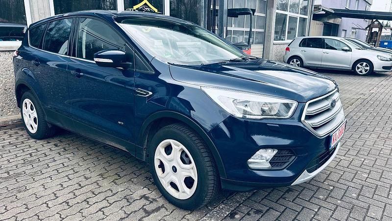 Gebraucht Ford Kuga 150 PS (110 kW) 2018 Blau SUV