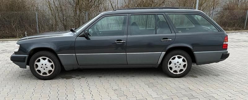 Gebraucht Mercedes 220 150 PS (110 kW) 1994 Braun Kombi