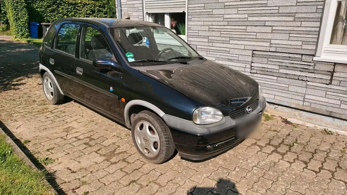 Gebraucht Opel Corsa 58 PS (42 kW) 1998 Schwarz Kleinwagen