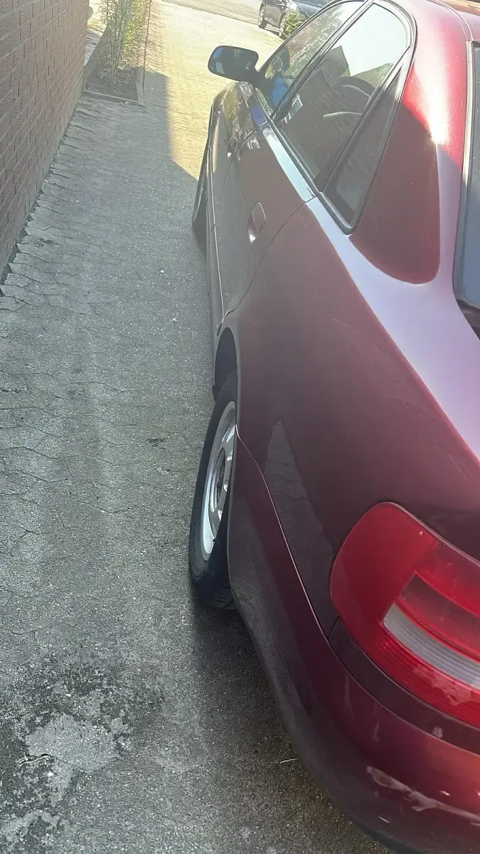 Gebraucht Audi A4 101 PS (74 kW) 1999 Rot Limousine