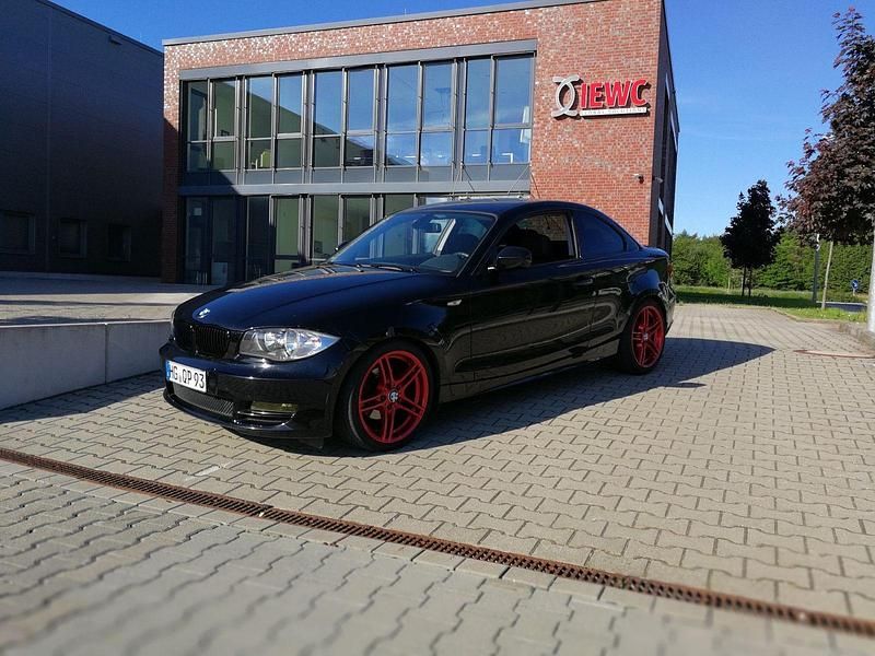 Schwarz Gebraucht 2011 BMW 118 Coupé Coupé | 8.500 € (Fairer Preis) - Bild 1/4