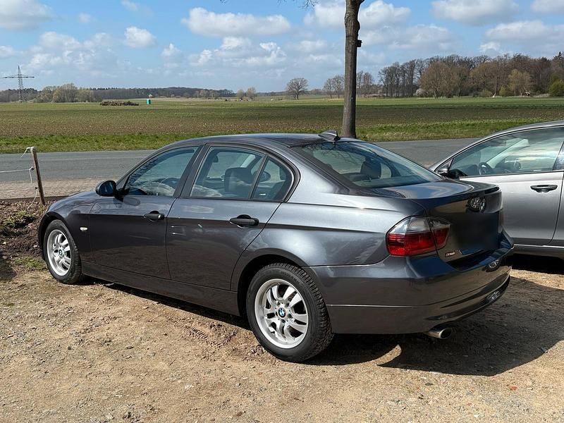 Gebraucht BMW 320 163 PS (119 kW) 2006 Grau Limousine