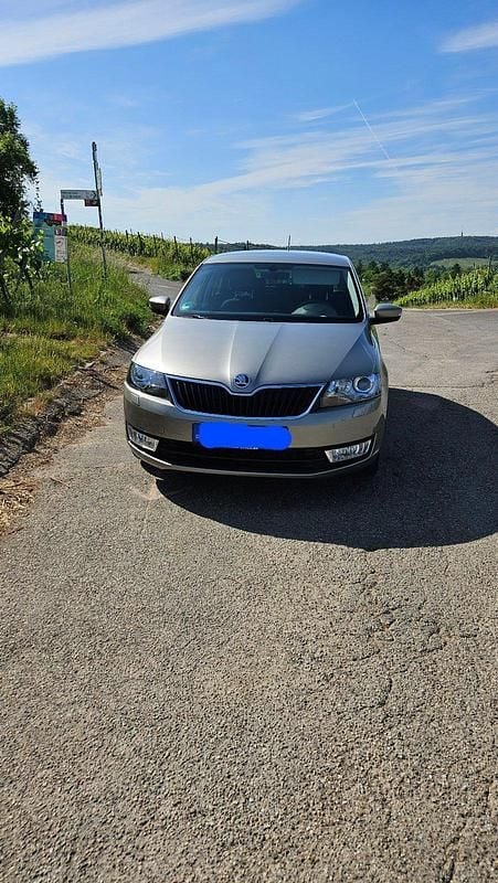 Beige Gebraucht 2017 Skoda Rapid Drive Kleinwagen | 9.500 € (Guter Preis) - Bild 1/4