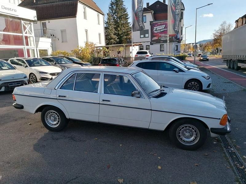 Gebraucht Mercedes 200 1981 Weiß Limousine