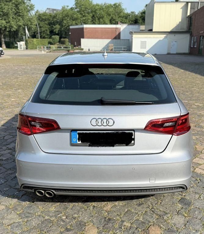 Silber Gebraucht 2015 Audi A3 Sportback S-Line Limousine | 12.100 € (Fairer Preis) - Bild 1/4
