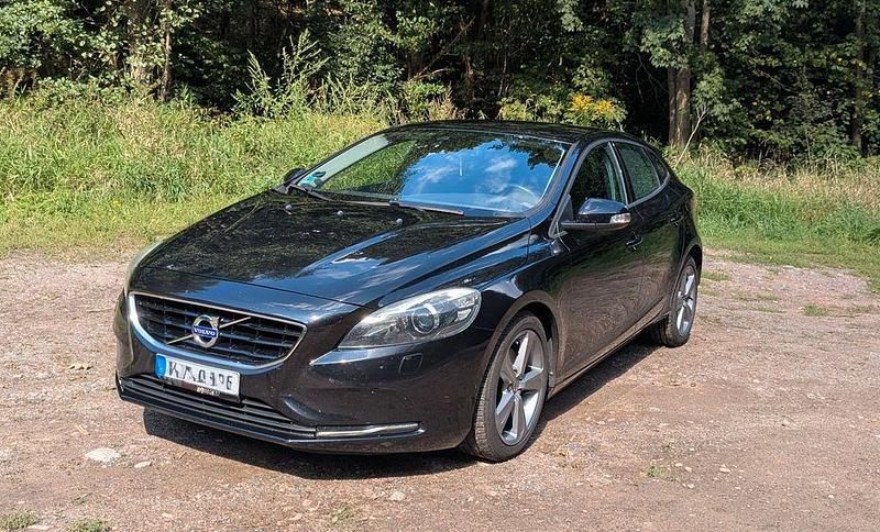 Schwarz Gebraucht 2014 Volvo V40 You! Kombi | 6.600 € (Superpreis) - Bild 1/4
