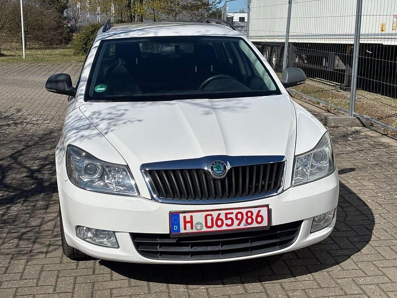 Gebraucht Skoda Octavia 105 PS (77 kW) 2010 Weiß Kombi
