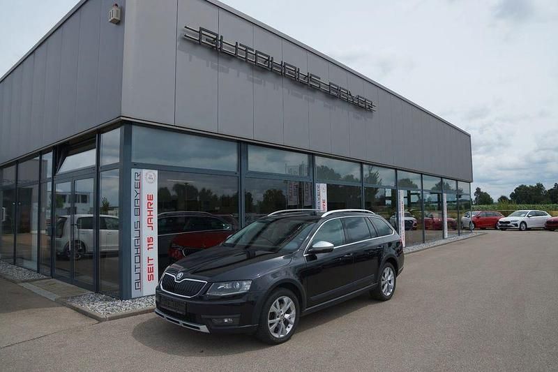 Schwarz Gebraucht 2015 Skoda Octavia Scout Kombi | 14.890 € (Fairer Preis) - Bild 1/4