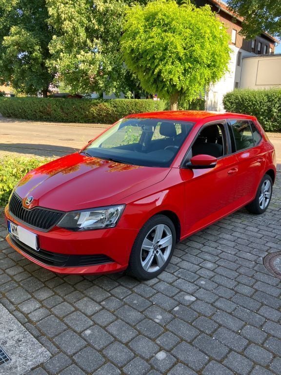 Rot Gebraucht 2017 Skoda Fabia Cool Edition Limousine | 8.790 € (Guter Preis) - Bild 1/4