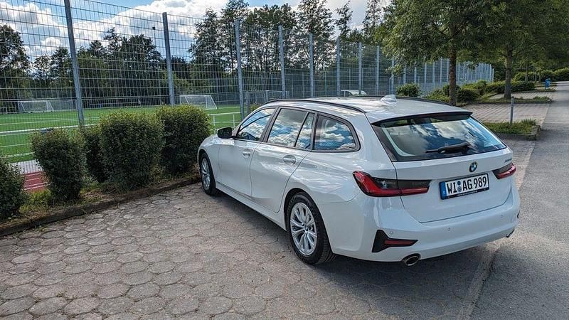 Gebraucht BMW 330 Advantage 265 PS (194 kW) 2020 Weiß Kombi