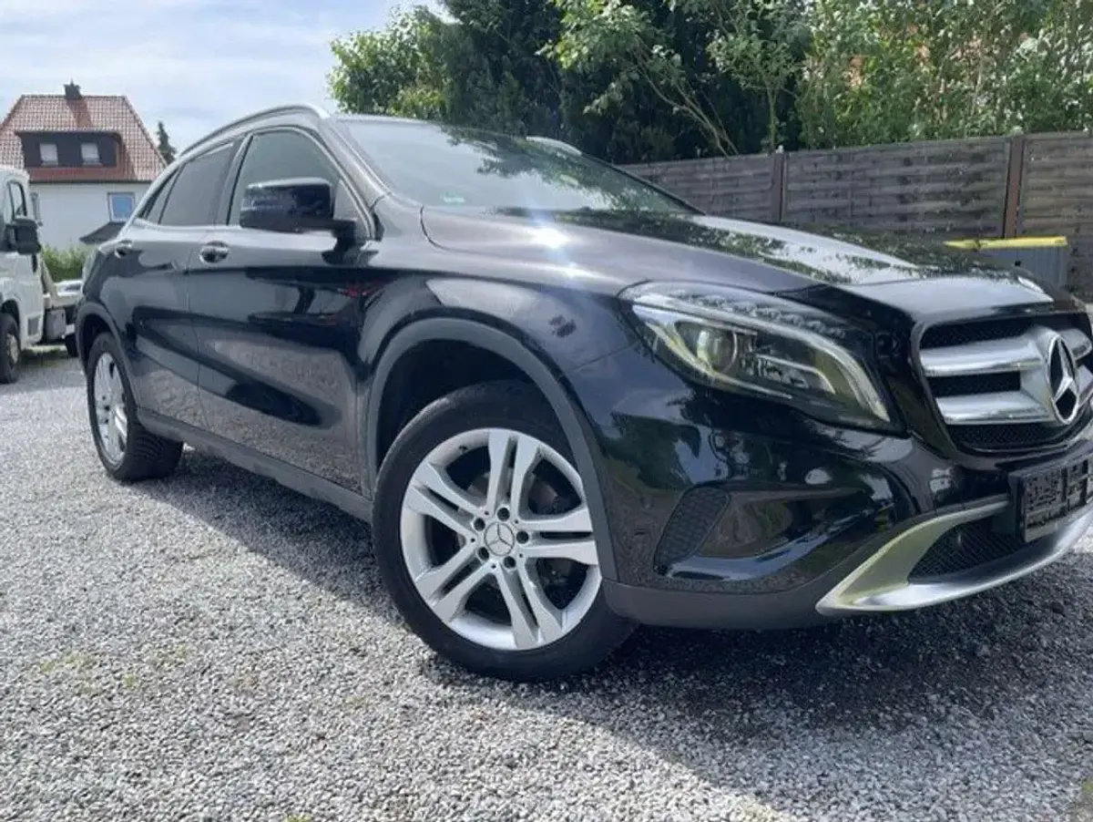 Używany Mercedes GLA220 Urban 177 KM (130 kW) 2016 Schwrz SUV