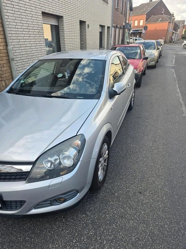 Silber Gebraucht 2009 Opel Astra GTC Kleinwagen | 2.000 € (Superpreis) - Bild 1/4