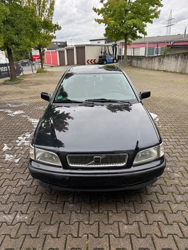 Schwarz Gebraucht 1996 Volvo S40 Limousine | 2.000 € - Bild 1/4