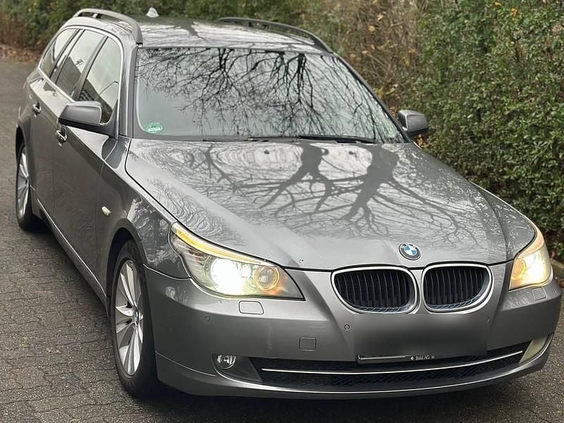 Grau Gebraucht 2010 BMW 520 Kombi | 5.150 € (Superpreis) - Bild 1/4