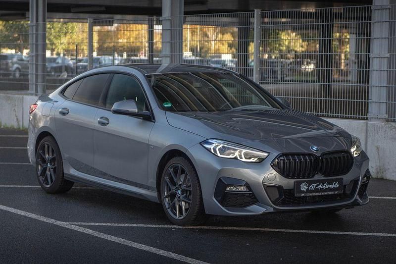 Grau Gebraucht 2024 BMW 218 M Sport Limousine | 28.400 € (Fairer Preis) - Bild 1/4