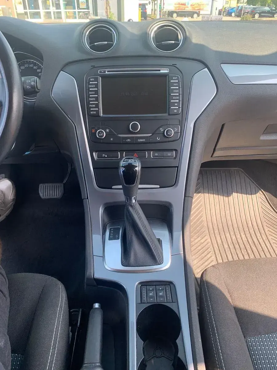 Gebraucht Ford Mondeo 140 PS (102 kW) 2013 Schwarz Kombi