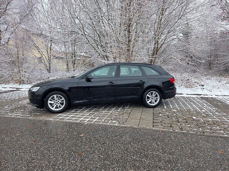 Schwarz Gebraucht 2017 Audi A4 Kombi | 16.850 € (Fairer Preis) - Bild 1/4