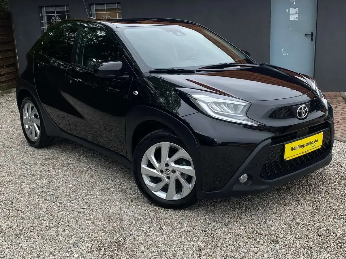 Gebraucht Toyota Aygo X Team 72 PS (52 kW) 2023 Schwarz SUV