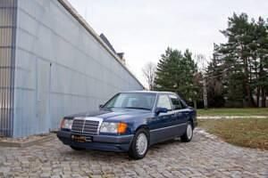 Gebraucht Mercedes E300 220 PS (161 kW) 1991 Blau Limousine