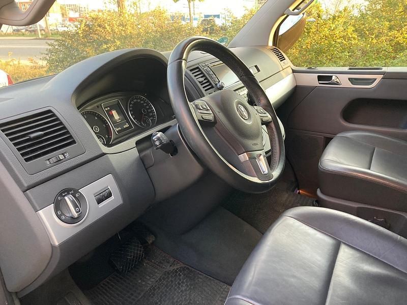 Second-hand VW T5 132 CP (97 kW) 2015 Negru Van