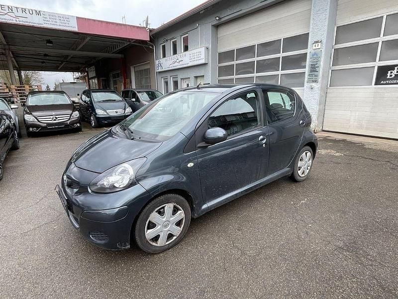 Gebraucht Toyota Aygo Cool 68 PS (50 kW) 2010 Grau Kleinwagen