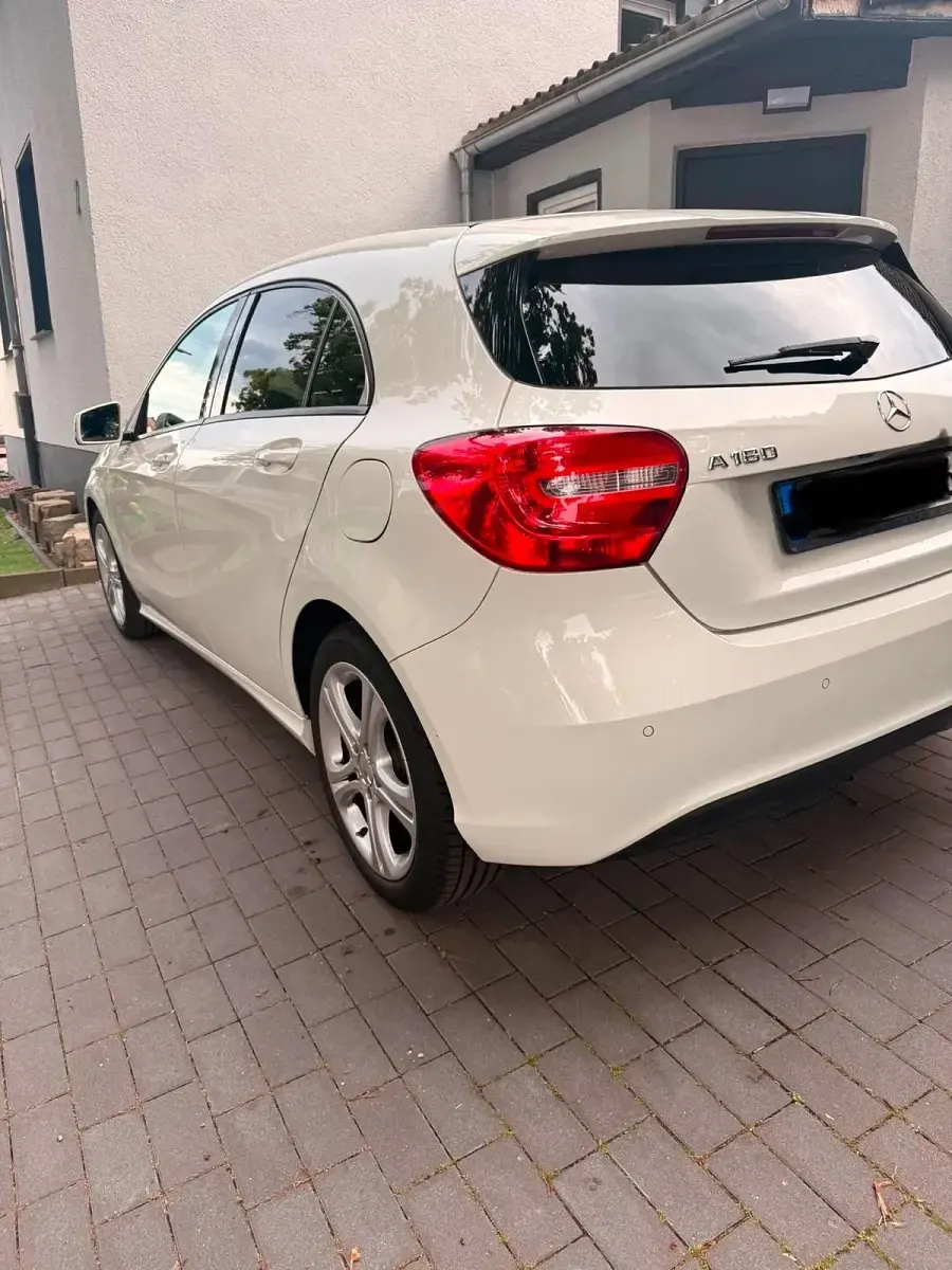 Gebraucht Mercedes A180 122 PS (89 kW) 2013 Weiß Limousine