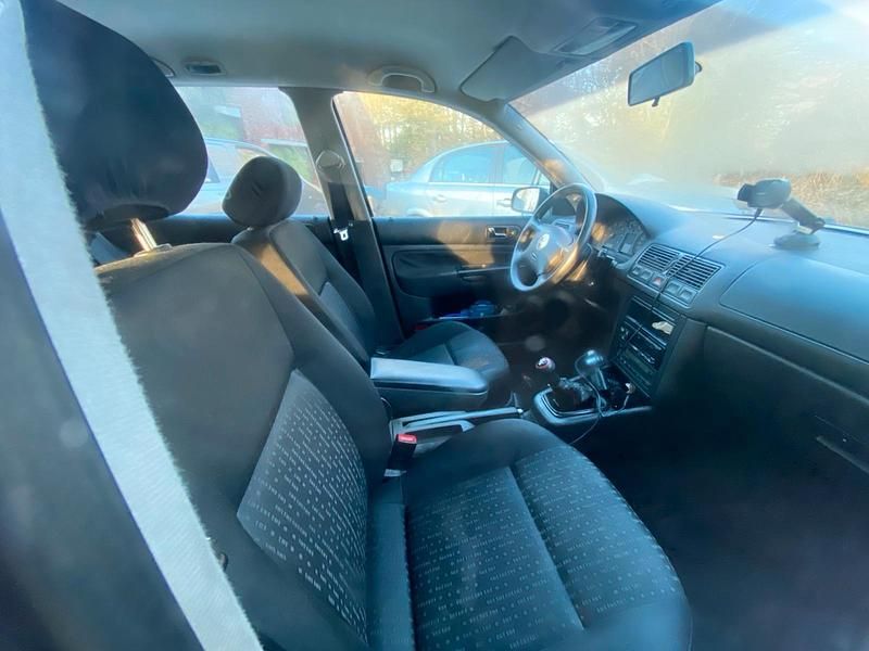 Gebraucht VW Golf IV 105 PS (77 kW) 2004 Grau Kleinwagen